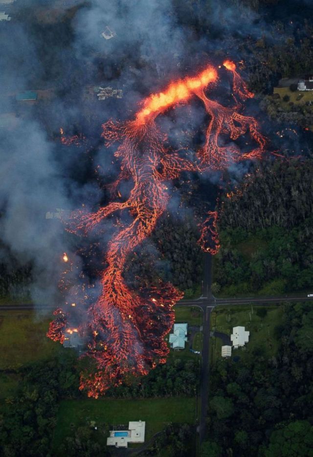 10+ Potret Mengerikan Erupsi Lava di Hawaii. Bayangin Kalau di Kompleks Rumahmu Terjadi Kayak Begini
