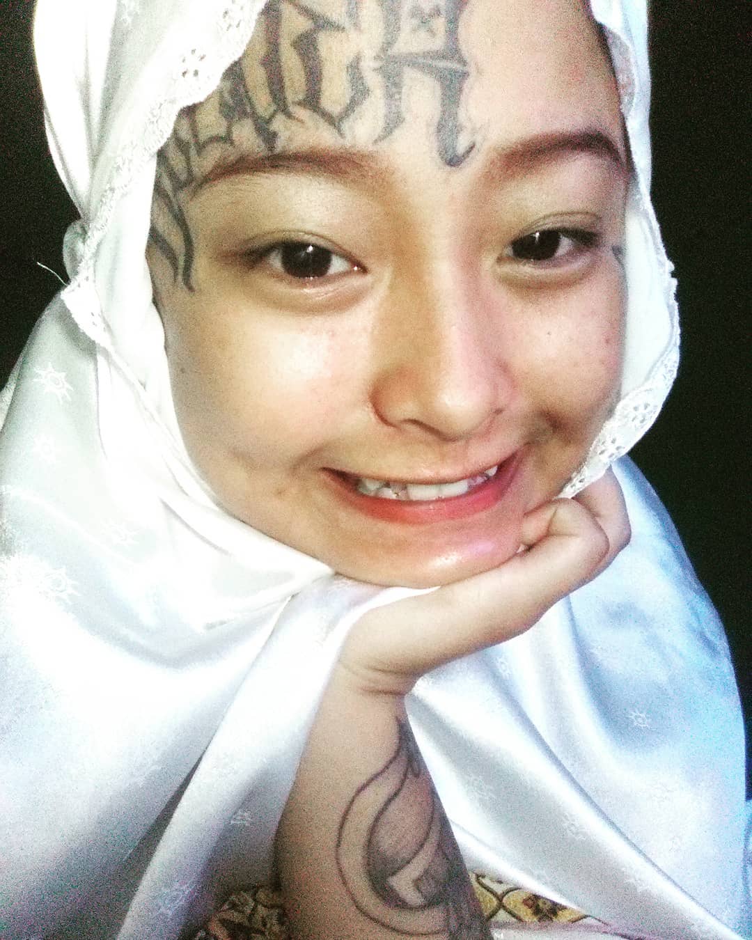 Putuskan Hijrah dan Berhijab, Penampilan Iska Randy si Anak Punk ini Tuai Pujian dan Doa Warganet