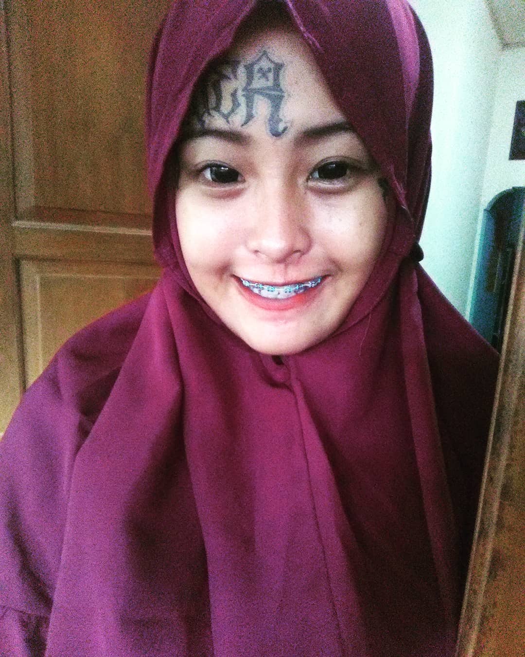 Putuskan Hijrah dan Berhijab, Penampilan Iska Randy si Anak Punk ini Tuai Pujian dan Doa Warganet