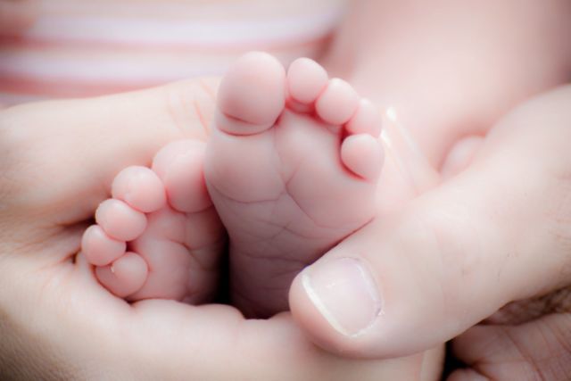 Untuk Kamu, Pasangan Baru yang Akan atau Sudah Menikah 2 Baby feet