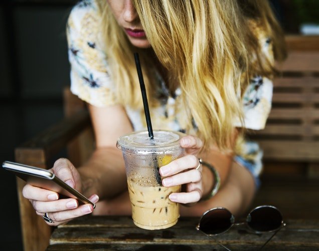 10 Sinyal Tipis Pasangan Punya Hubungan Rahasia dengan Rekan Sekantor. Waspada Lebih Dini Nih