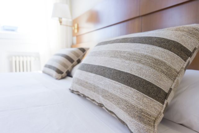 Untuk Kamu, Pasangan Baru yang Akan atau Sudah Menikah 1 Pillow talk is a must!