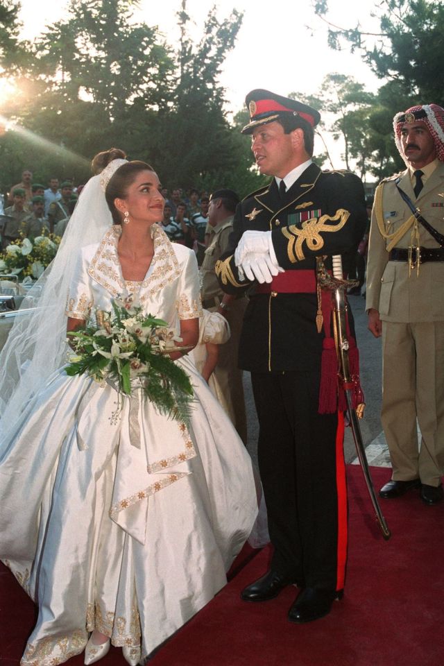 19 Gaun Royal Wedding Ter-Ikonik dari Seluruh Dunia. Jadi Nggak Sabar Lihat Punya Meghan Markle~