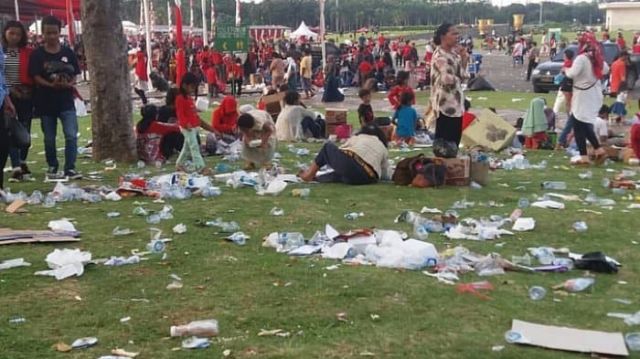 Tragedi Dua Anak yang Meninggal Saat Bagi-bagi Sembako di Monas, Polisi Bilang Bukan Karena Antre 7 Tragedi Dua Anak yang Meninggal Saat Bagi-bagi Sembako di Monas, Polisi Bilang Bukan Karena Antre