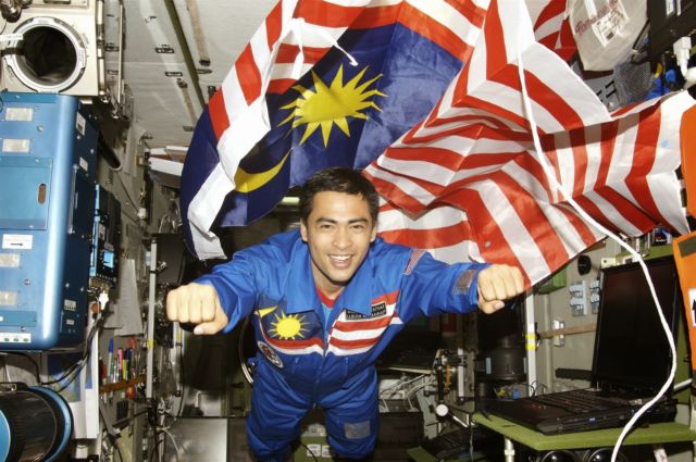 Begini Astronot Muslim Jalankan Kewajibannya di Luar Angkasa, Dari Sholat Hingga Puasa Ternyata Beda