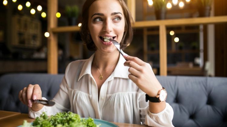 7 Trik Makan Sayur Tanpa Merasa Tersiksa. Meski Nggak Doyan, Setidaknya Mau Mencoba