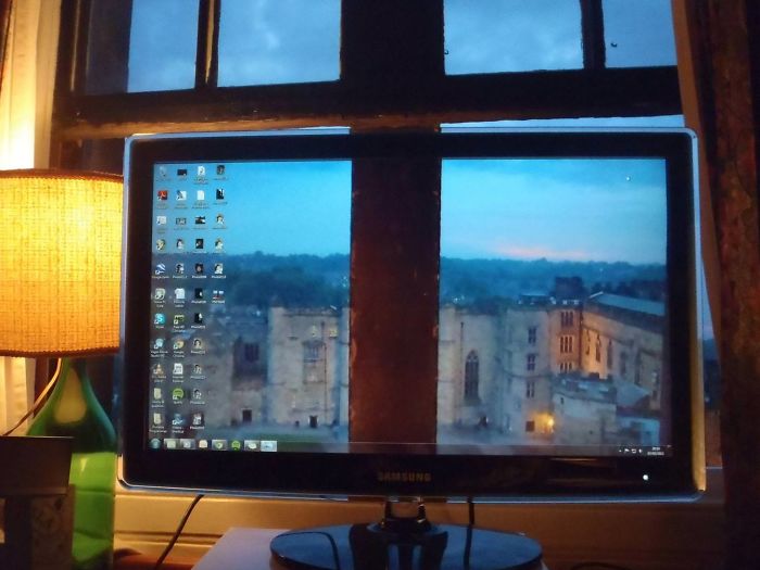 16 Wallpaper Laptop yang Nggak Cuma Kreatif tapi Juga Kocak. Kalau Kamu Bosen Perlu Pakai ini Nih!