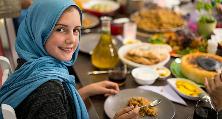 10 Siasat Jitu Hadapi Pertanyaan Menyebalkan Saat Kumpul Keluarga. Biar Tak Ada Baper di Hari Raya