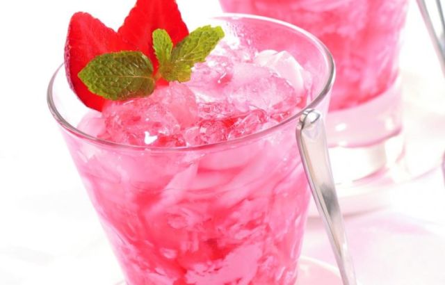 Ini lho alasan mengapa sirup cocopandan berwarna merah, bukan hijau