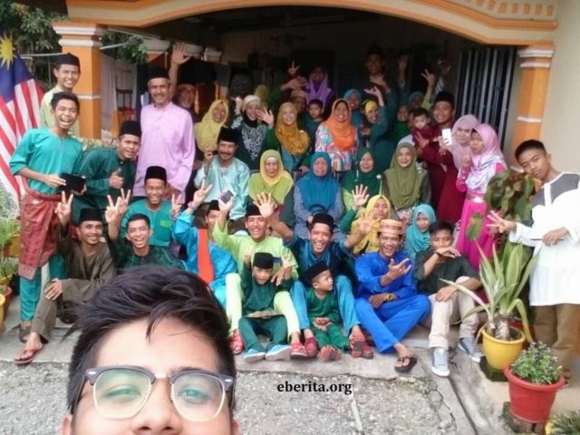 7 Alasan THR Layak Dihabiskan Untuk Smartphone Advan i6 3 Selfie Sekeluarga