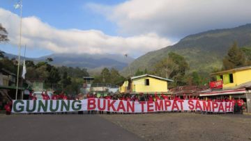 Trashbag Community, Gerakan Generasi Millennials Peduli Gunung Bebas Dari Sampah