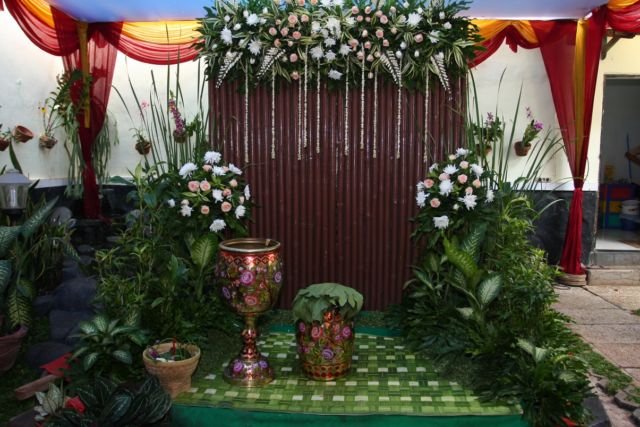 14+ Ide Dekorasi Siraman di Halaman Rumah, Sedap Dipandang Sekaligus Tidak Makan Tempat