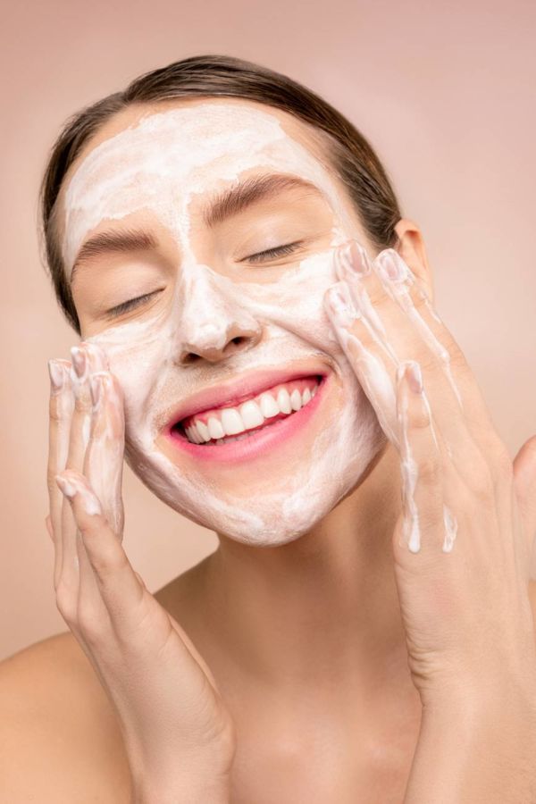 6 Tips Skincare yang Kerap Digunakan Para Ahli Perawatan Kulit. Ya Benar Saja Mereka Cantik-cantik