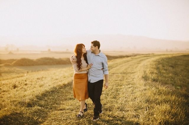 6 Alasan yang Bikin Cinta Pertama Kebanyakan Cuma Bisa Dikenang, Nikahnya Justru Sama Orang Lain