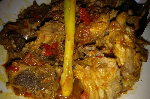 Resep Sederhana Balungan Ayam Rica-Rica, Pedasnya Bikin Nagih!