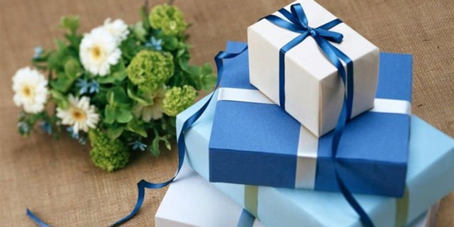 5 Inspirasi Kejutan Ulang Tahun Untuk Sahabat Tersayang 1 Kado