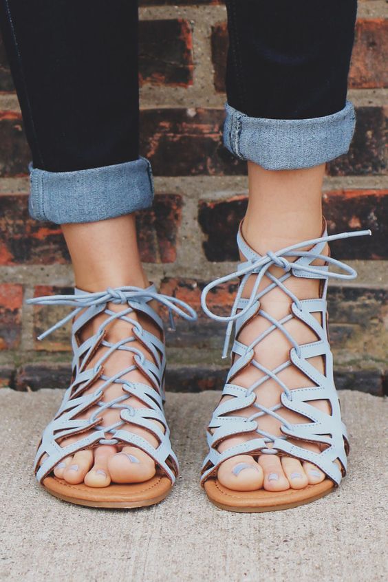 10 Style Kece dengan Sandal Ini Bisa Banget Disontek. Terutama Kalau Kamu Malas Pakai Sepatu