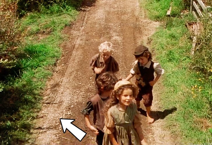 11 Kesalahan 'Sepele' dalam Film Sekelas Hollywood yang Bikin Kita Heran. Kok Bisa Lolos Editan, Ya?
