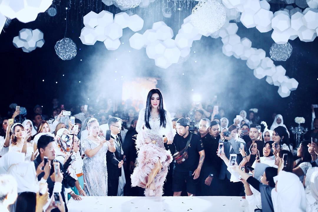 Tiket Konser 25 Juta, Merchandise Apa yang Bakal Dikasih Syahrini untuk Penonton Kelas 