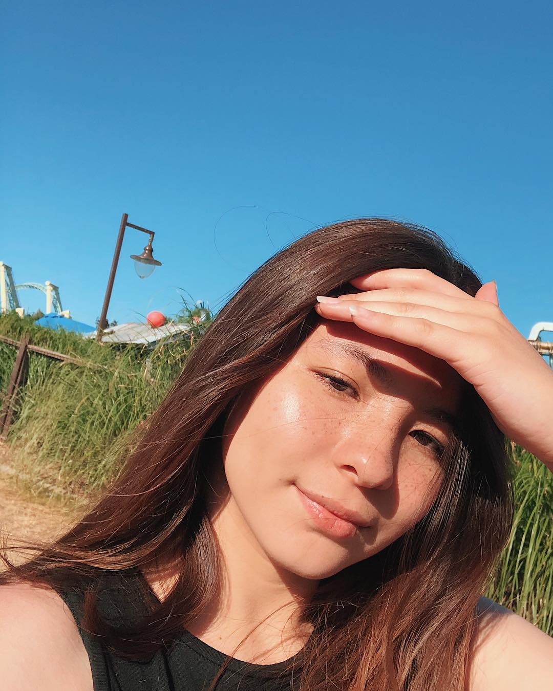 13 Artis yang Ikutan Pakai Makeup Freckles, Bahkan Ada yang Aslinya Gitu. Seger Banget Nggak Sih?