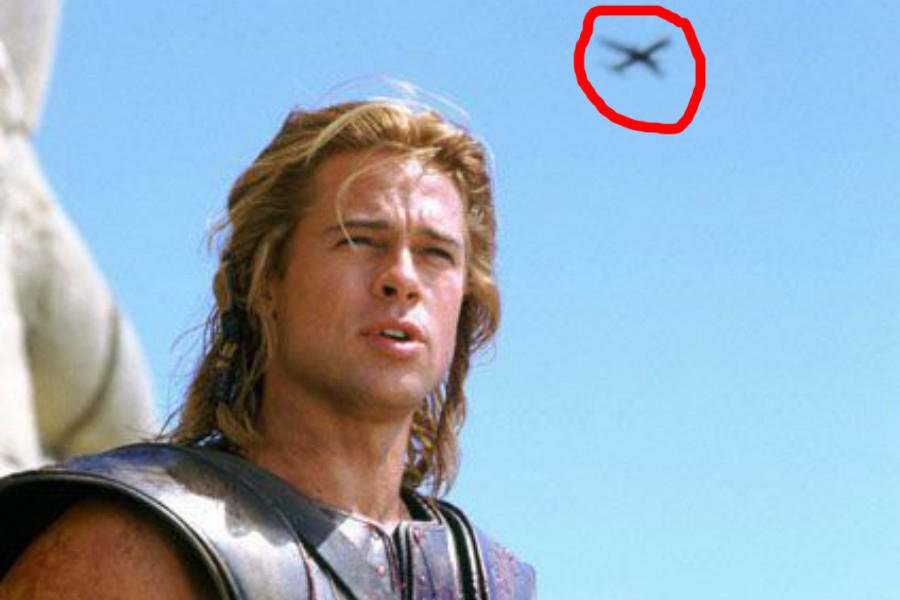 11 Kesalahan 'Sepele' dalam Film Sekelas Hollywood yang Bikin Kita Heran. Kok Bisa Lolos Editan, Ya?