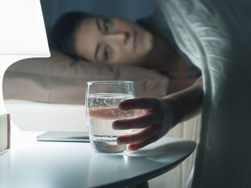 7 Metode Diet Air Putih ini Ampuh Turunkan Angka Timbangan. Murah dan Mudah Banget Dilakukan