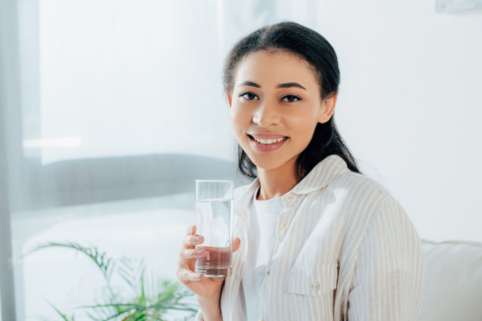 7 Metode Diet Air Putih ini Ampuh Turunkan Angka Timbangan. Murah dan Mudah Banget Dilakukan