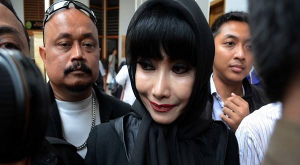 10 Perjuangan yang Sering Banget Dialami Cewek Berhijab. Mau Bagaimanapun, Harus Tetap Tabah! :