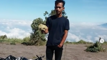 Pendaki Bandel Memetik Edelweiss di Gunung Merbabu. Ini Dia Hukuman yang Dijatuhkan Untuknya!