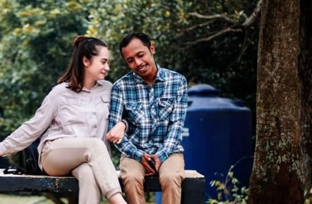 6 Hal yang Bisa Dipetik dari Kisah Cinta Mas Pur – Novita ‘Tukang Ojek Pengkolan’. Baper Maksimal!