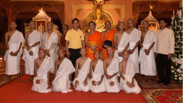 Potret Kehidupan Biksu di Thailand. Dari Wajib Meditasi Hingga Harus Jalan Kaki Tanpa Alas Kaki