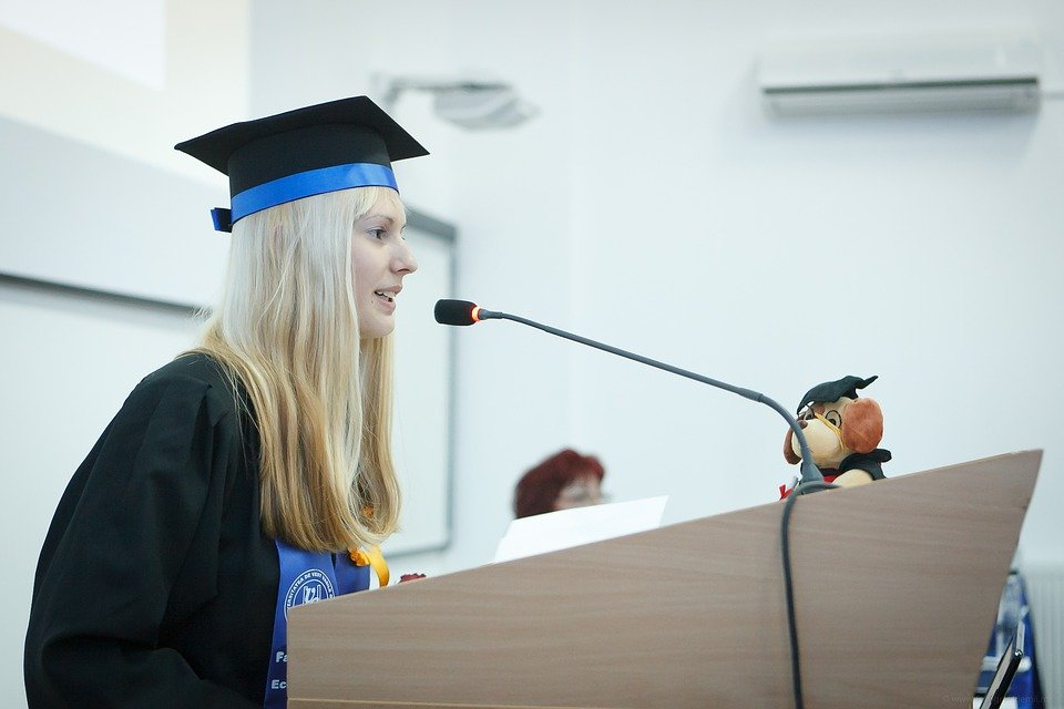 Ini Dia Alasan Kenapa Kamu Harus Jadi Sarjana!