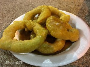 Makan ini sambil nongkrong cantik di taman kota