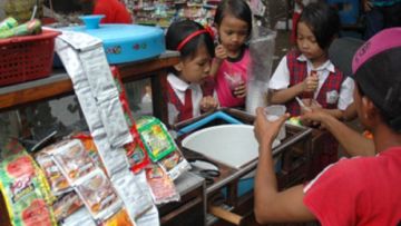 5 Jenis Makanan dan Minuman Ini Harus Diwaspadai untuk Anak. Mana yang Paling Sering Dikonsumsi Nih?