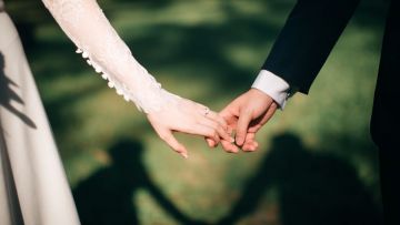 15 Pertanyaan yang Nggak Etis Banget Ditanyakan ke Pasangan Baru Menikah