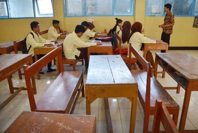 6 Bukti Indonesia Belum Siap Pakai Sistem Zonasi. Banyak yang Pura-pura Miskin Demi Daftar Sekolah