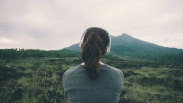 12 Lagu yang Mestinya Kamu Dengerin dalam Kondisi dan Situasi yang Pas, Biar Nggak Bikin Makin Depresi