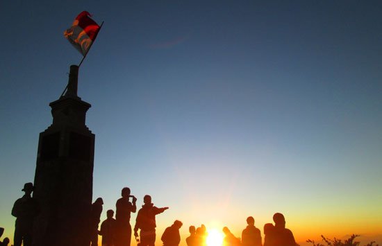 Gunung Rinjani Ditutup, Ini 7 Gunung yang Bisa Kamu Daki Untuk Upacara 17 Agustus!