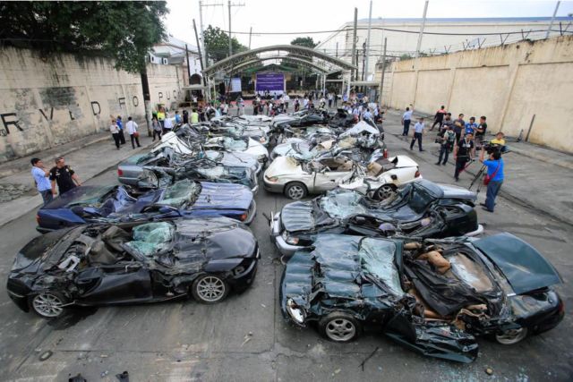 Puluhan Mobil Sport Mewah Dihancurkan Sampai Remuk, Ini Salah Satu Strategi Duterte Perangi Korupsi