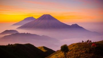 Gunung Rinjani Ditutup, Ini 7 Gunung yang Bisa Kamu Daki Untuk Upacara 17 Agustus!