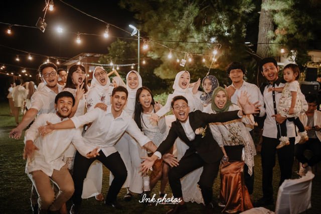 Pesta Pernikahan Gitasav Mengenakan Busana Adat Palembang. Tampak Anggun dalam Ketradisionalan
