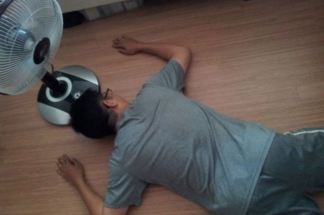 12 Perabotan Kamar Kos yang Bisa Dibawa dari Rumah. Merepotkan Finansial Orangtua Kalau Beli Lagi