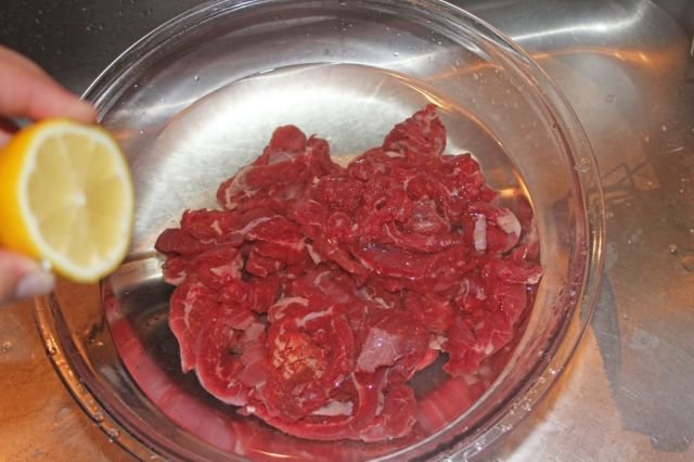 12 Bahan Rendaman Pengempuk Daging, Jadi Nggak Alot dan Gampang Dikunyah