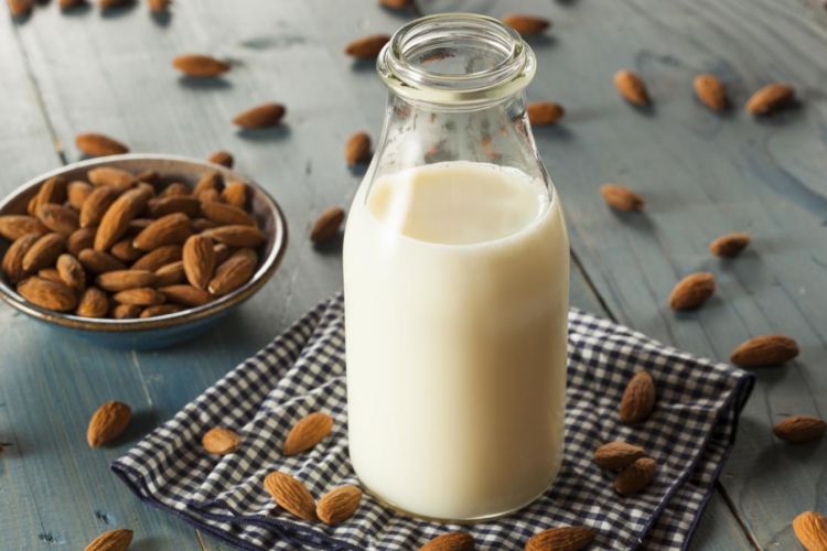 9 Pilihan Alternatif Susu SELAIN Sapi yang Tak Kalah Bernutrisi. Cocok Buat yang Lagi Diet Atau Alergi