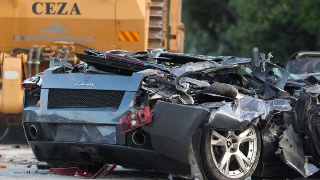 Puluhan Mobil Sport Mewah Dihancurkan Sampai Remuk, Ini Salah Satu Strategi Duterte Perangi Korupsi