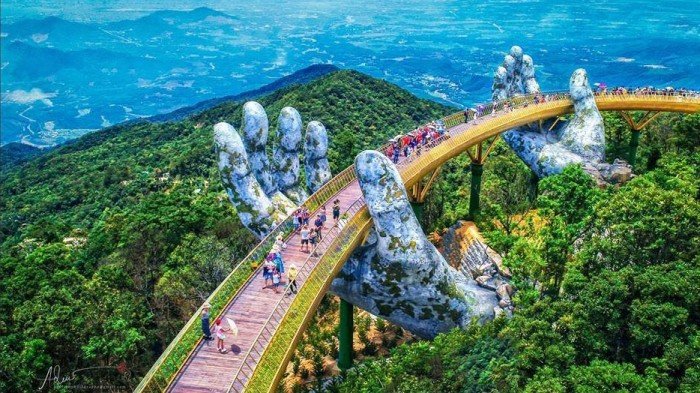 Indahnya Jembatan Emas dengan Tangan Dewa di Vietnam. Desainnya Spektakuler!
