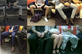 Tiga Jenis Posisi Duduk 'Ngangkang' Penumpang Commuter Line yang Menyebalkan