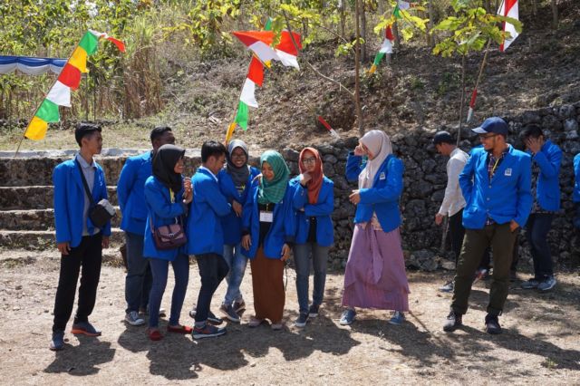 8 Alasan Kamu Bisa Terlibat Cinlok di Tempat KKN. Momen Bikin Was-was Bagi yang Punya Pasangan