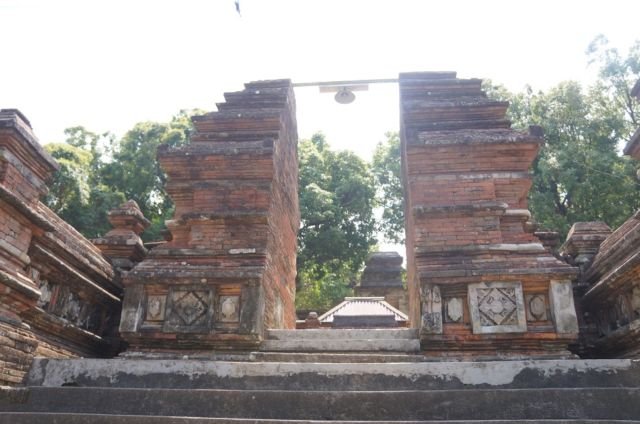 Merasakan Sensasi Sehari Jadi Abdi Dalem di Makam Raja Imogiri, Jogja. Kamu Perlu Cobain Deh!