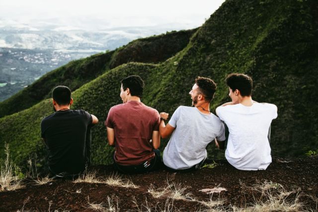 6 Kebiasaan Dalam Berteman yang Harus Kamu Kurangi, Sebelum Mereka Sebal dan Menjauhi